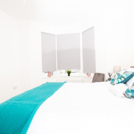 Dunamis Staycation 1 Croydon Bagian luar foto