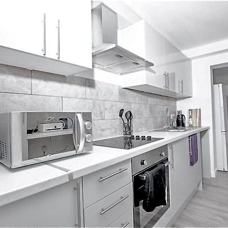 Dunamis Staycation 1 Croydon Bagian luar foto