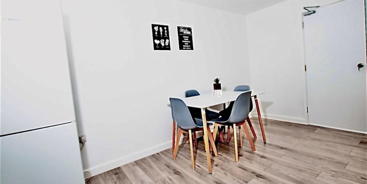 Dunamis Staycation 1 Croydon Bagian luar foto